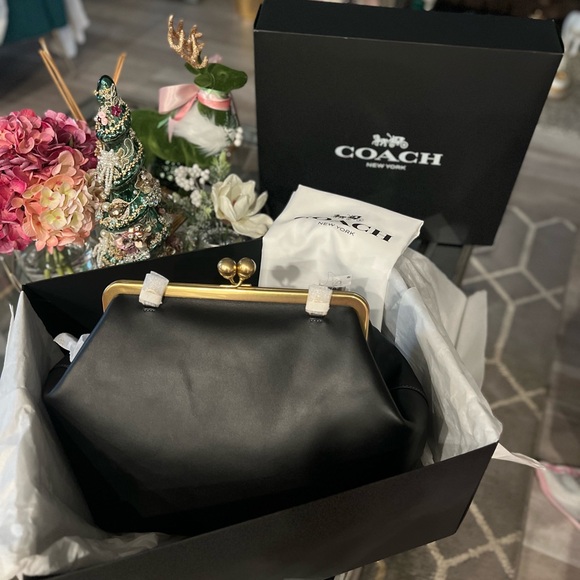 The “IT Bag” of Coach!! Kisslock Clutch Bag - Picture 4 of 4